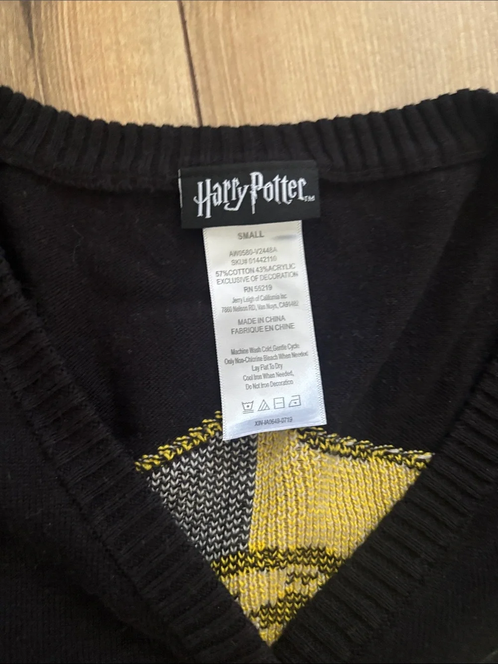 Hogwarts Hufflepuff House Cardigan Sweater Harry Potter Yellow Black Button Sz S